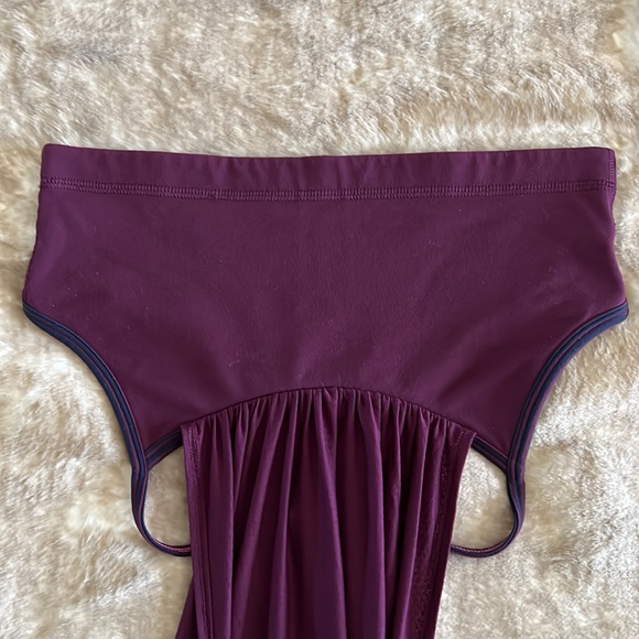 Lululemon tank top with build in bra - Picture 6 of 9